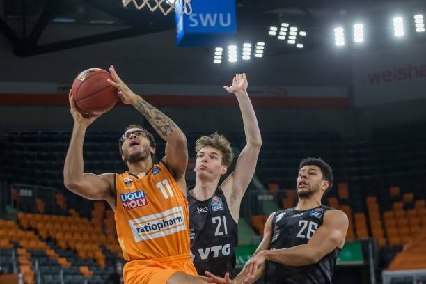 他在多次防 他在多次防